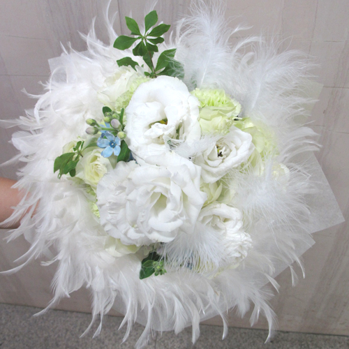 真っ白な羽根の花束